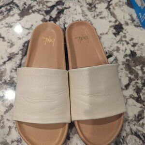 Beek platform slides eggshell size 8